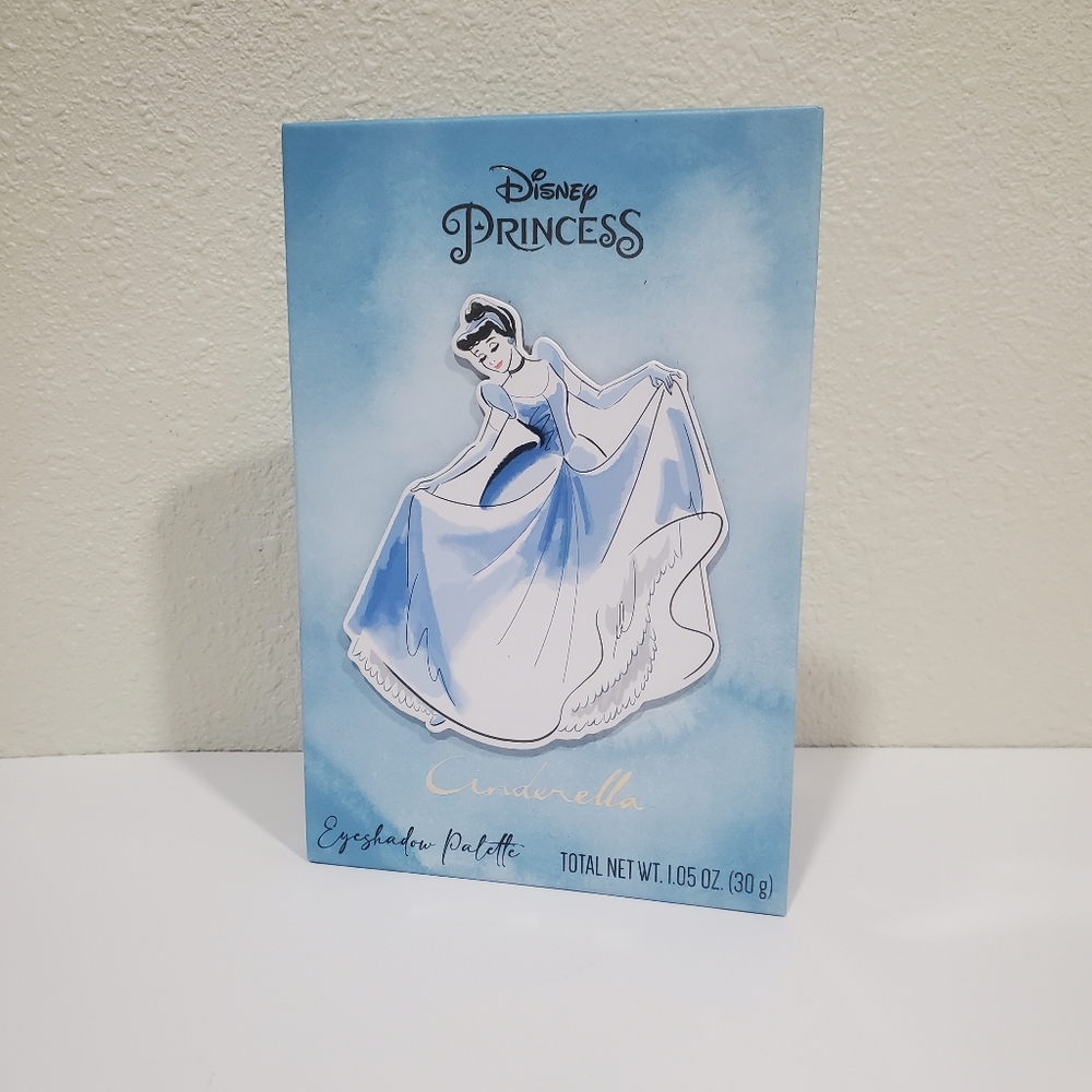 Cinderella Adult Makeup Eyeshadow Palette 12 Colors Disney Free Makeup Bag